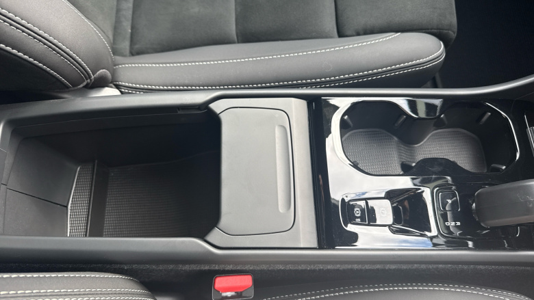 Volvo XC40 2.0 B3P Plus Dark 5dr Auto Petrol Estate